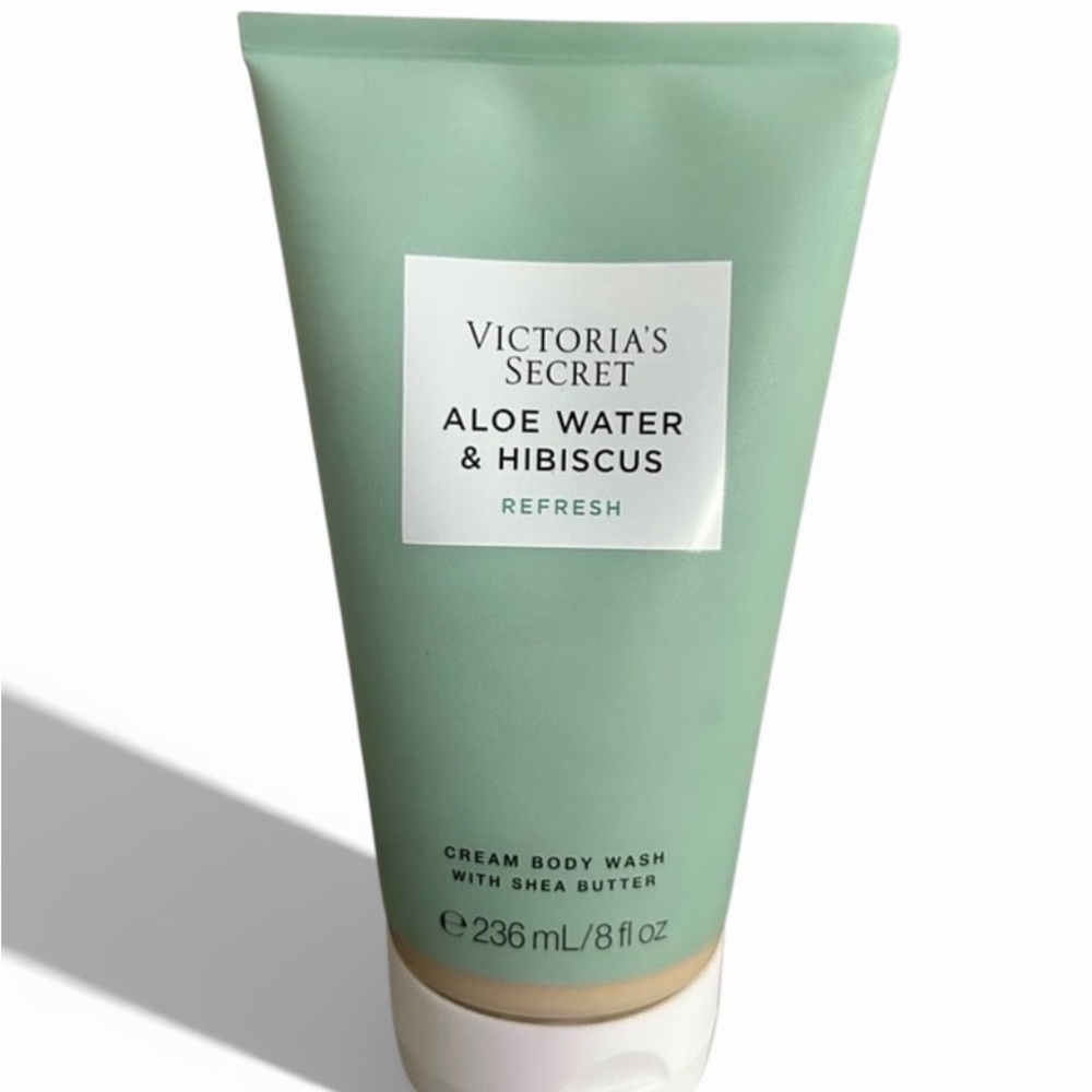 Victoria's Secret Refreshing Aloe Water & Hibiscus Body Wash